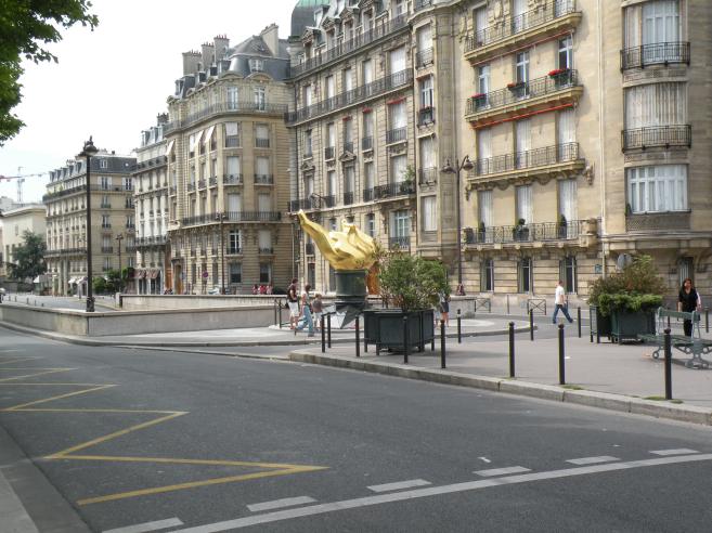  la flamme du Pont de l'Alma (également lieu de mémoire pour Lady Di)